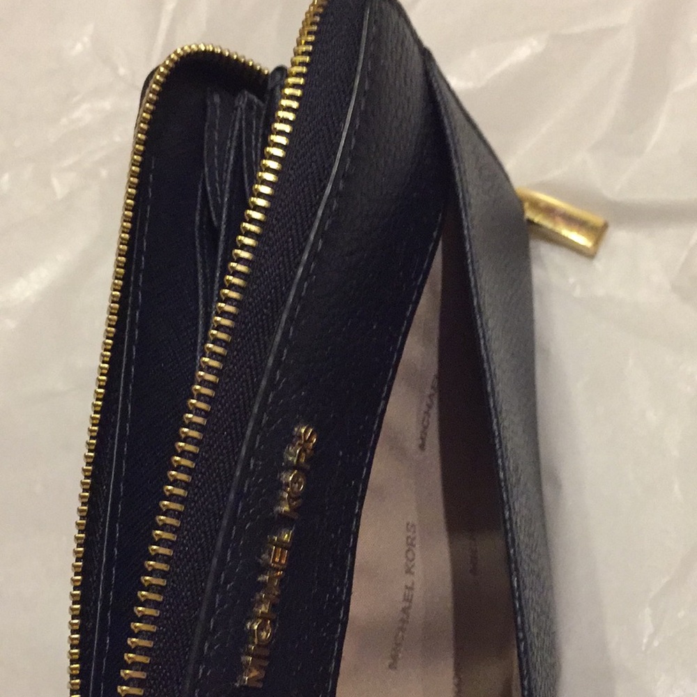 Michael Kors wallet - Picture 8 of 11